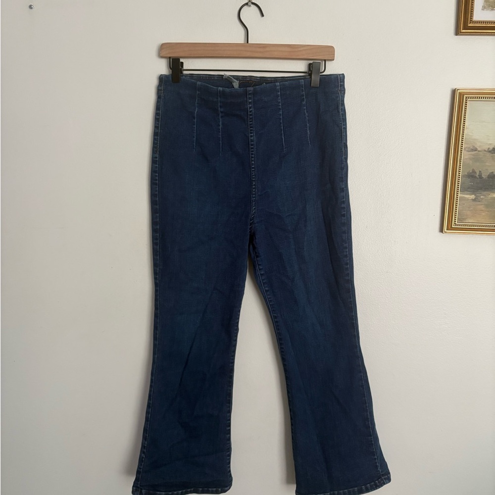 Free People Pleated Dark Blue Denim Flare Pants Crop Ankle size 30 Stretchy EUC - Picture 1 of 7